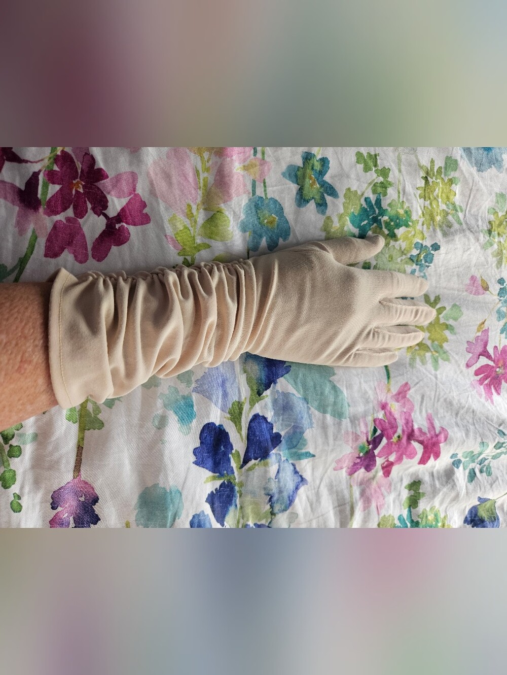 60s Elegant Women's Long Ruched Gloves in Nude